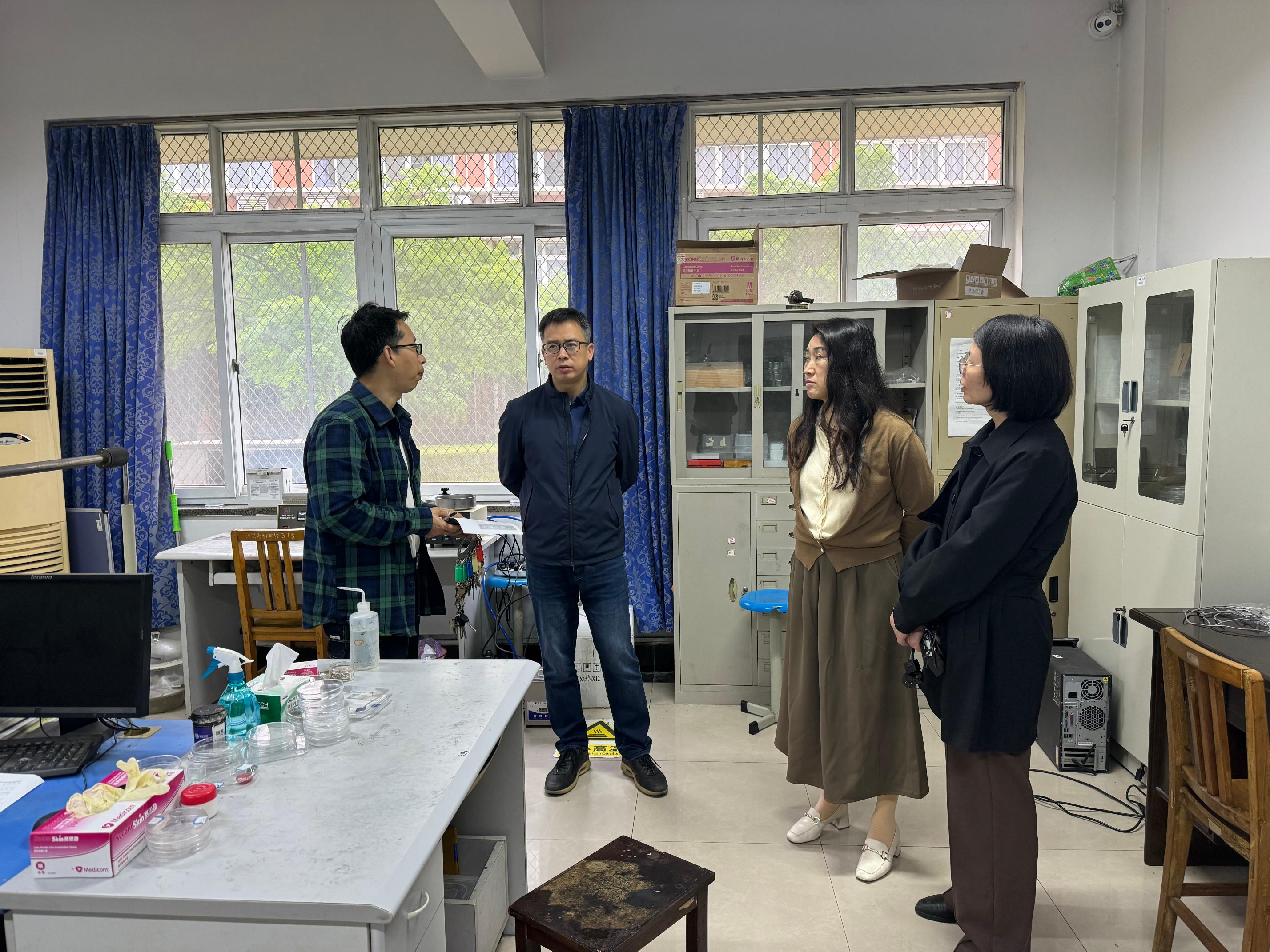 徐勇带队检查实验室