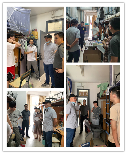 与毕业生亲切交谈