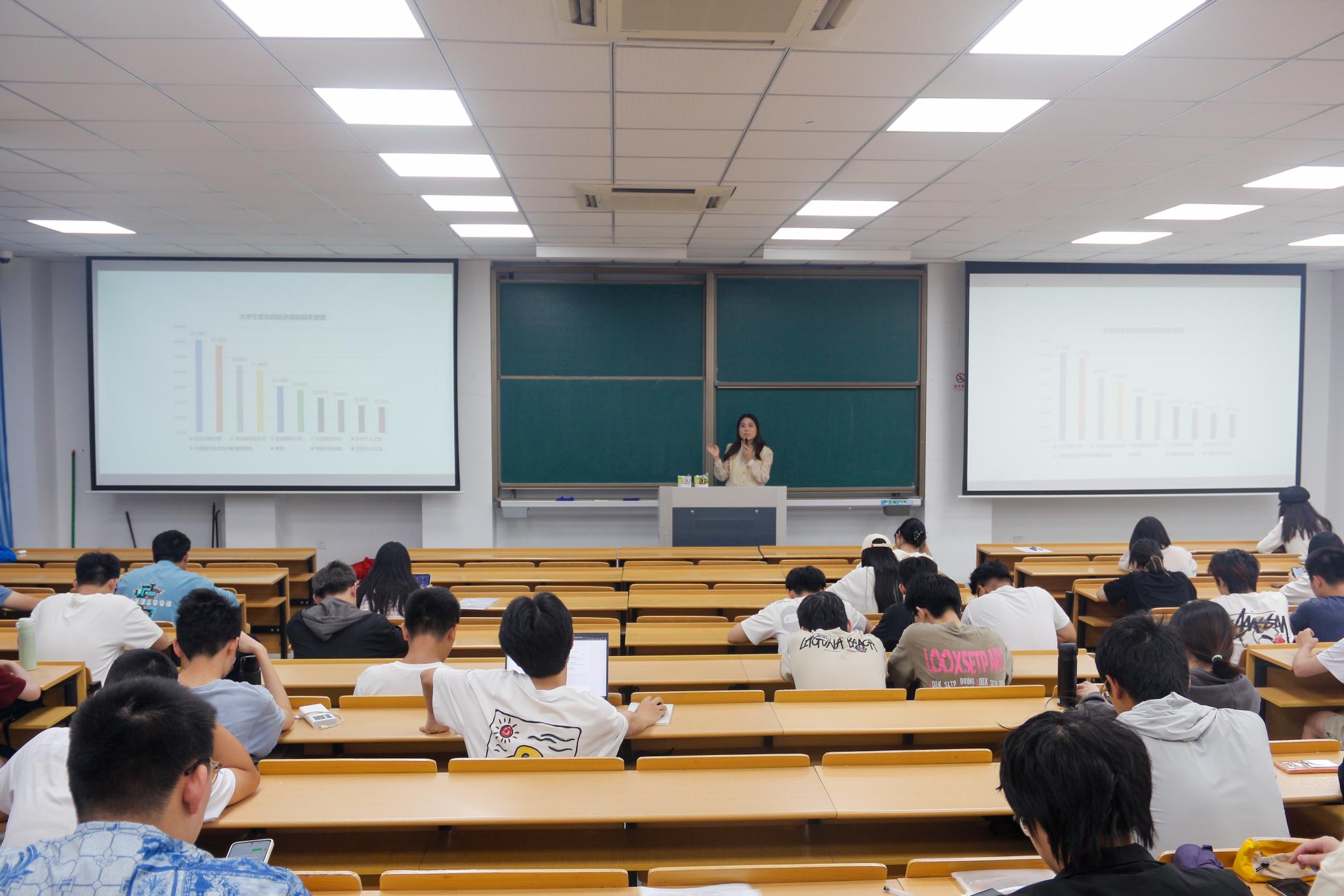 张倩老师深入浅出分析大学生寝室生活中的心理动态